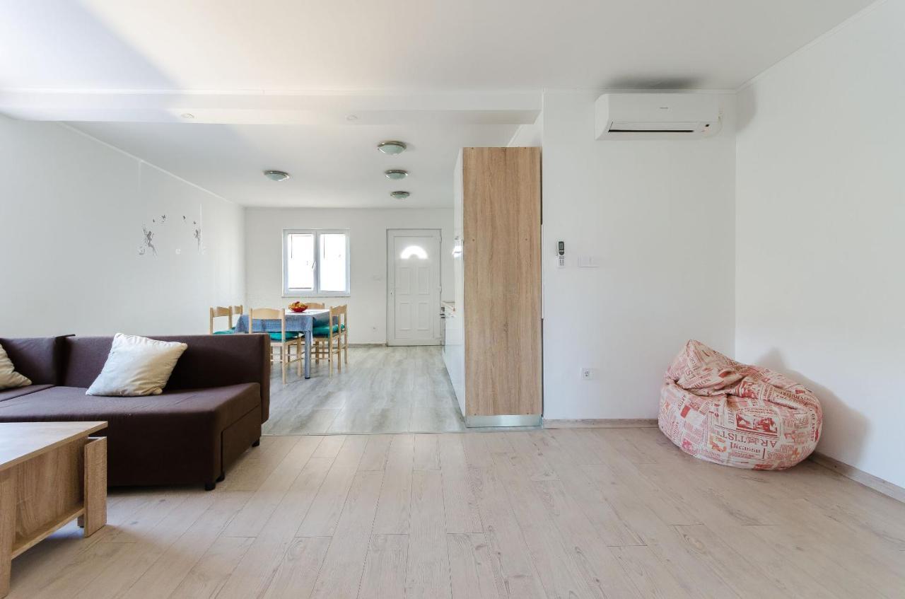 Apartments Ester Lopar Luaran gambar