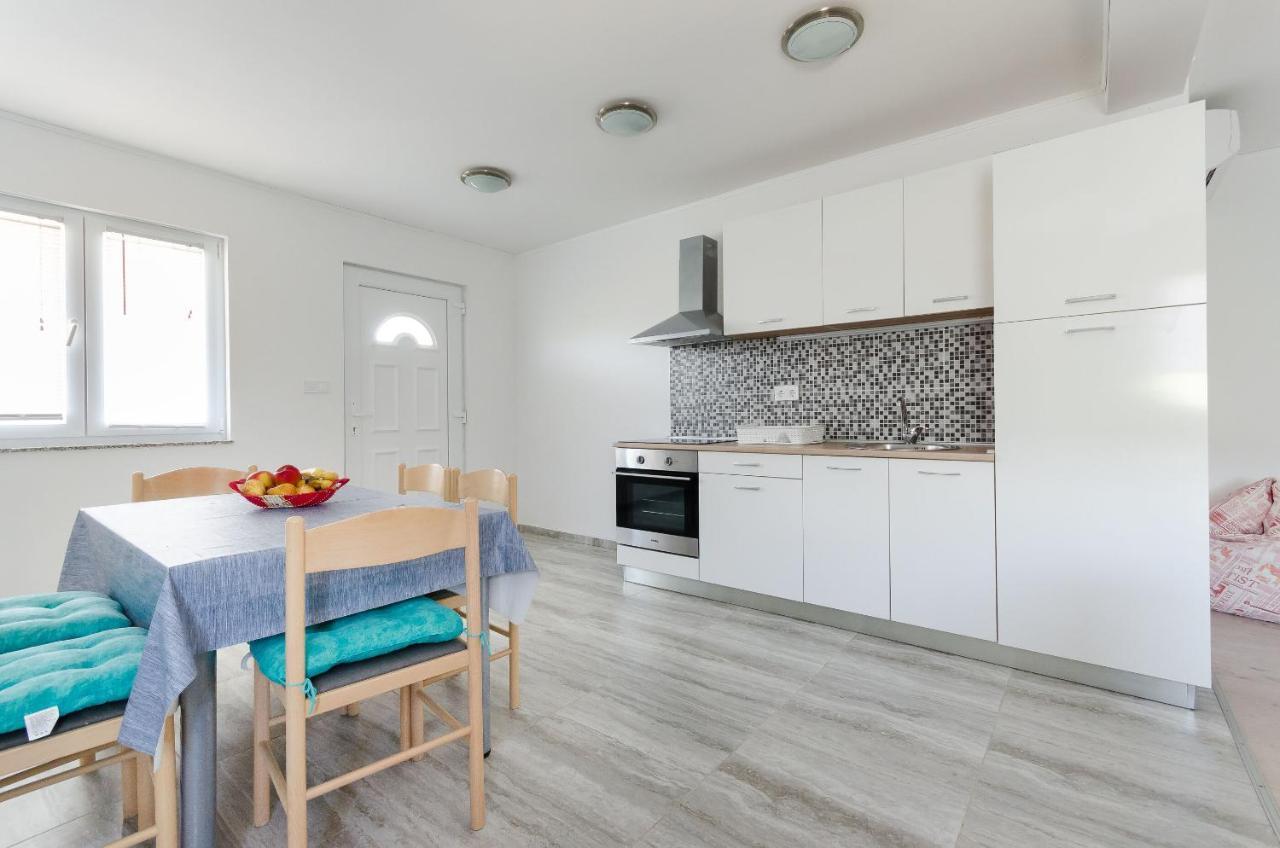 Apartments Ester Lopar Luaran gambar
