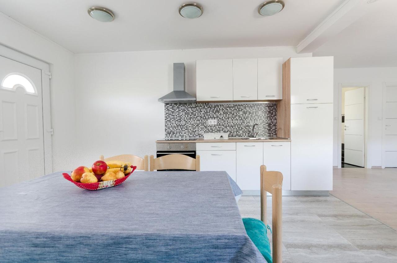 Apartments Ester Lopar Luaran gambar