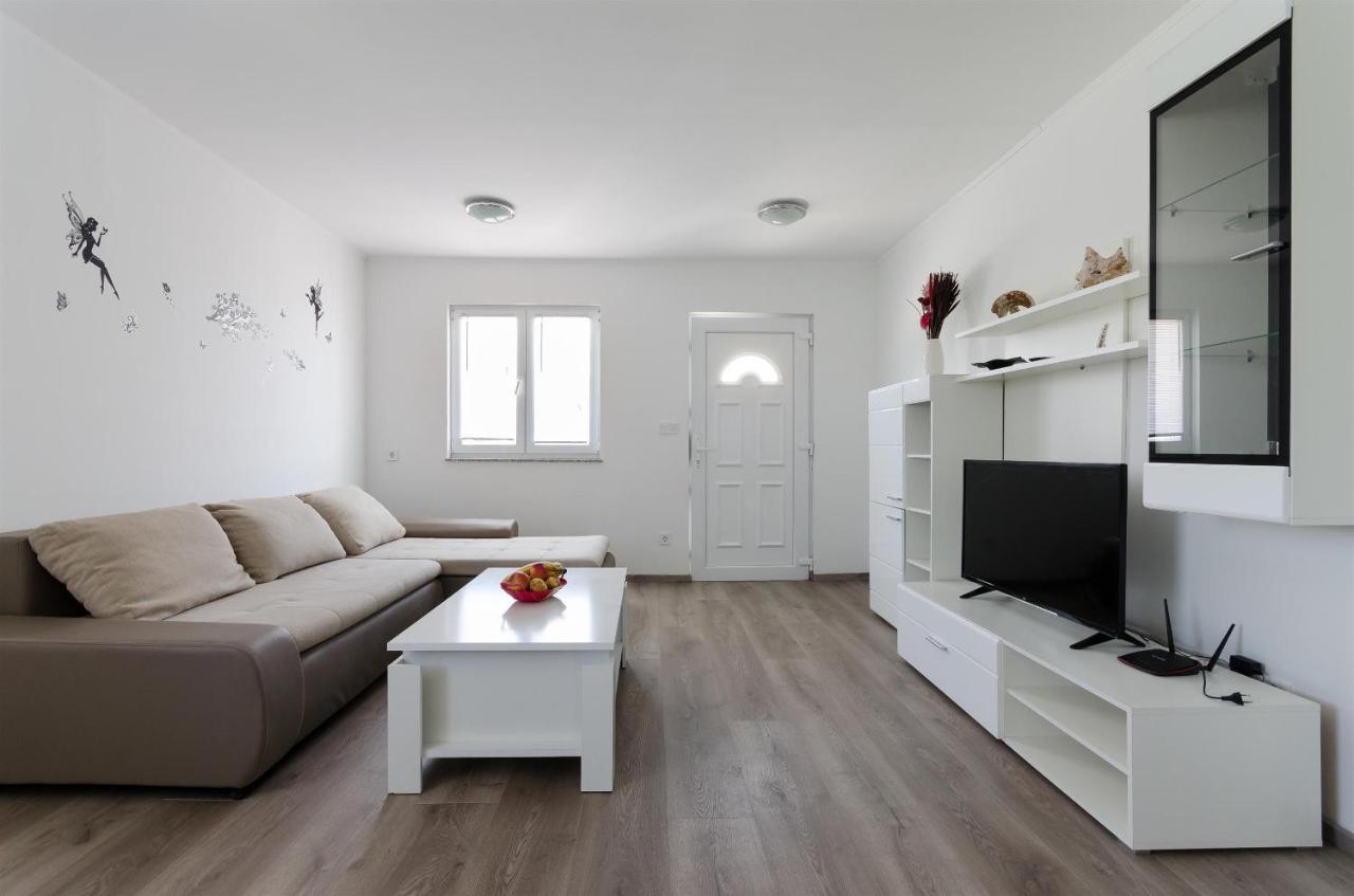 Apartments Ester Lopar Luaran gambar