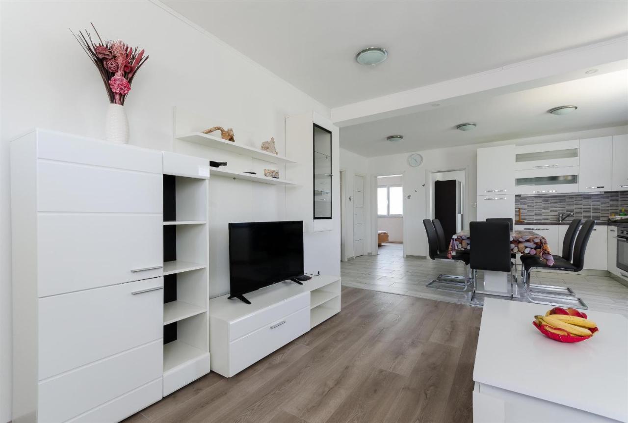 Apartments Ester Lopar Luaran gambar