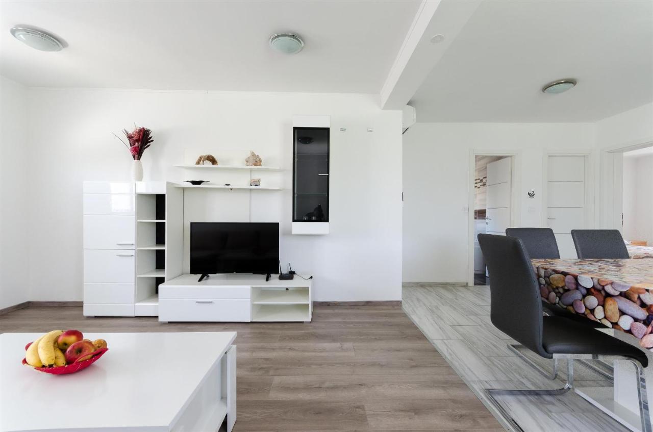 Apartments Ester Lopar Luaran gambar