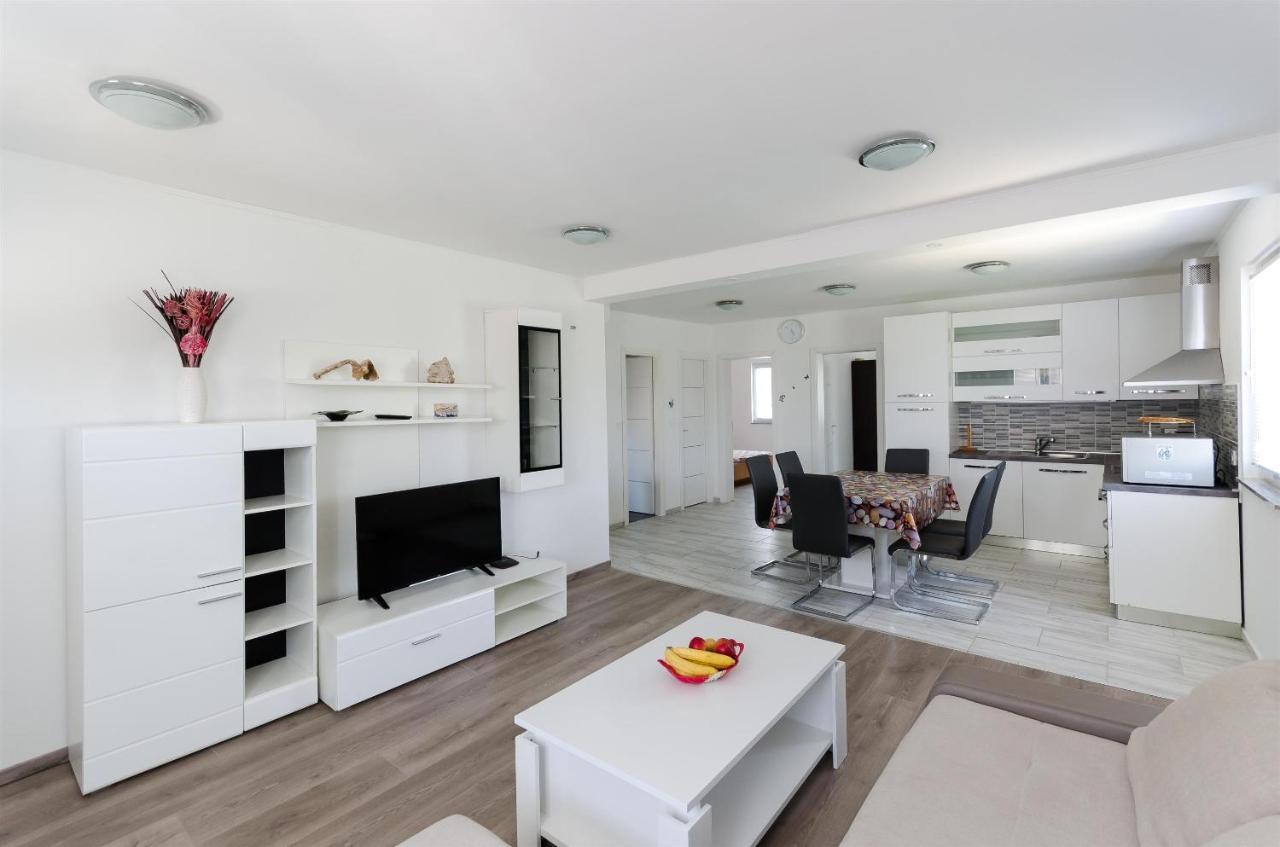 Apartments Ester Lopar Luaran gambar