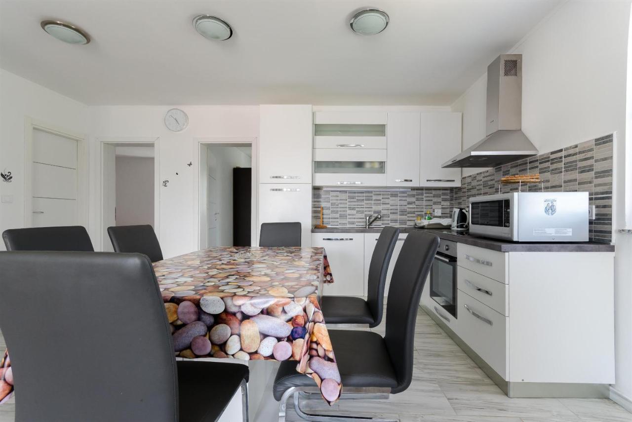 Apartments Ester Lopar Luaran gambar