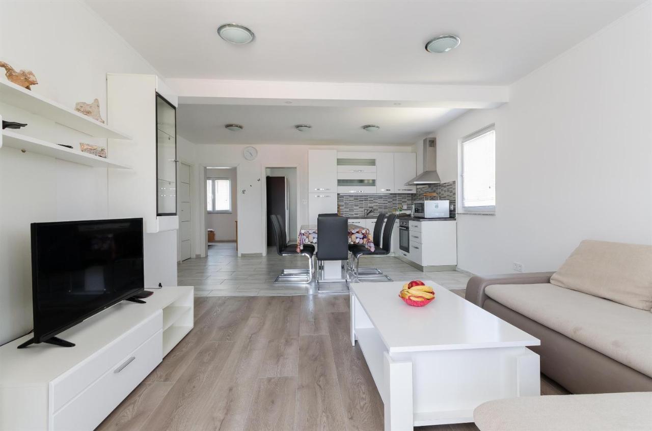 Apartments Ester Lopar Luaran gambar