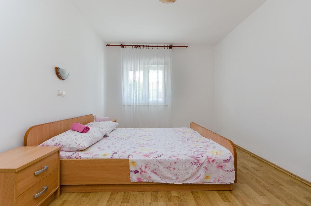 Apartments Ester Lopar Luaran gambar